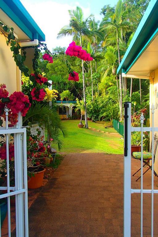 Villa Marine Holiday Apartments Cairns Yorkeys Knob Εξωτερικό φωτογραφία